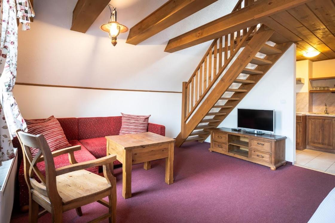 Apartmanovy Dom Vila Maros Pavčina Lehota Екстериор снимка