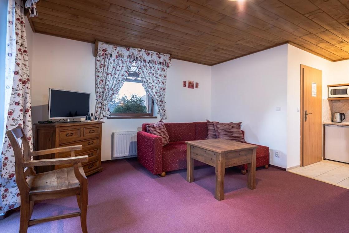 Apartmanovy Dom Vila Maros Pavčina Lehota Екстериор снимка