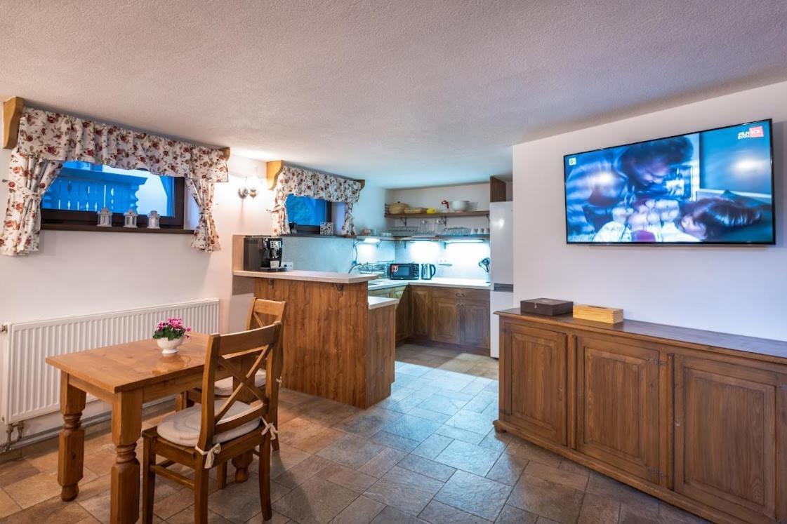 Apartmanovy Dom Vila Maros Pavčina Lehota Екстериор снимка